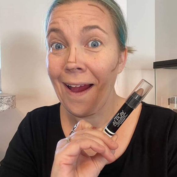 Mary Kay At Play Countor Stick shade # 2. - Picture 3 of 3